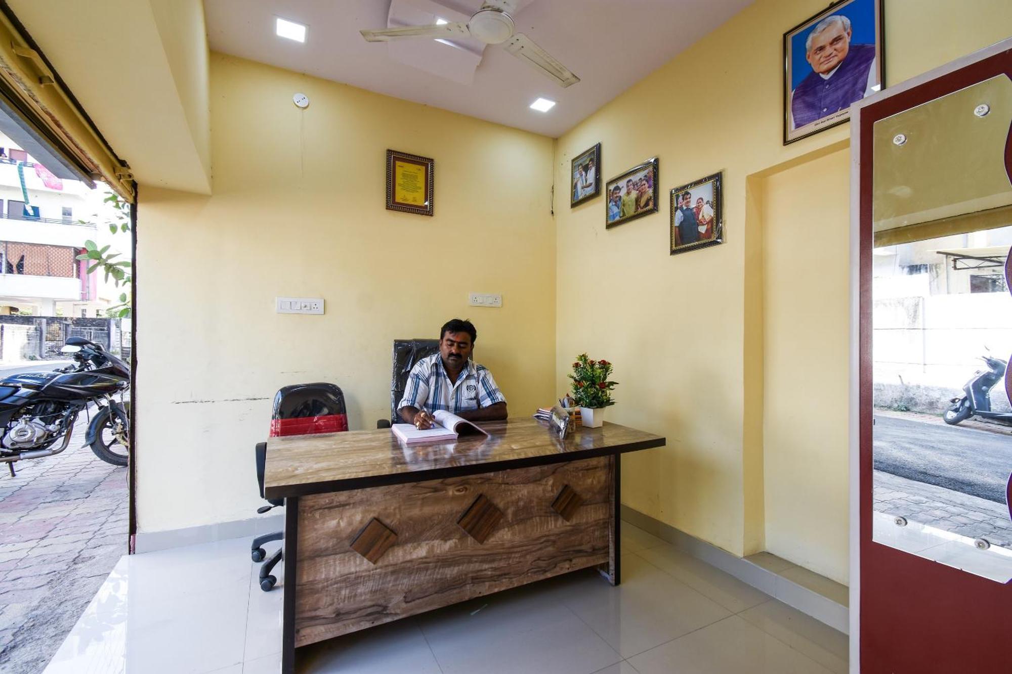 SPOT ON 65715 Gaurav Guest House Nagpur Exteriör bild