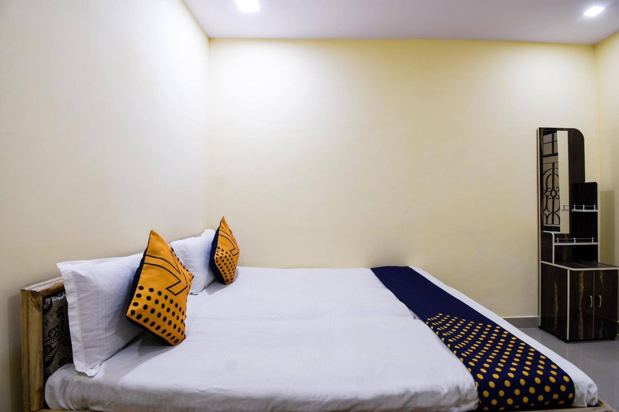SPOT ON 65715 Gaurav Guest House Nagpur Exteriör bild